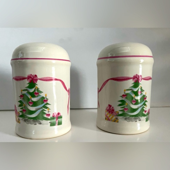 NEW VINTAGE SANGO ~ SALT AND PEPPER SHAKERS ~ HOME FOR CHRISTMAS PATTERN - Picture 1 of 5